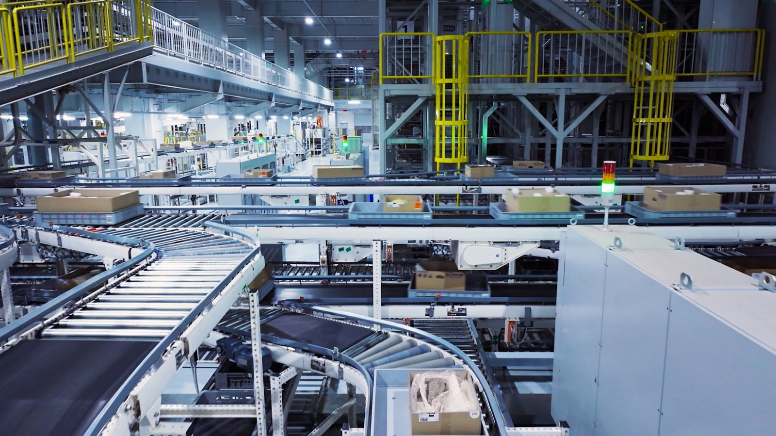 Automated conveyor system with multiple routes and transfer points