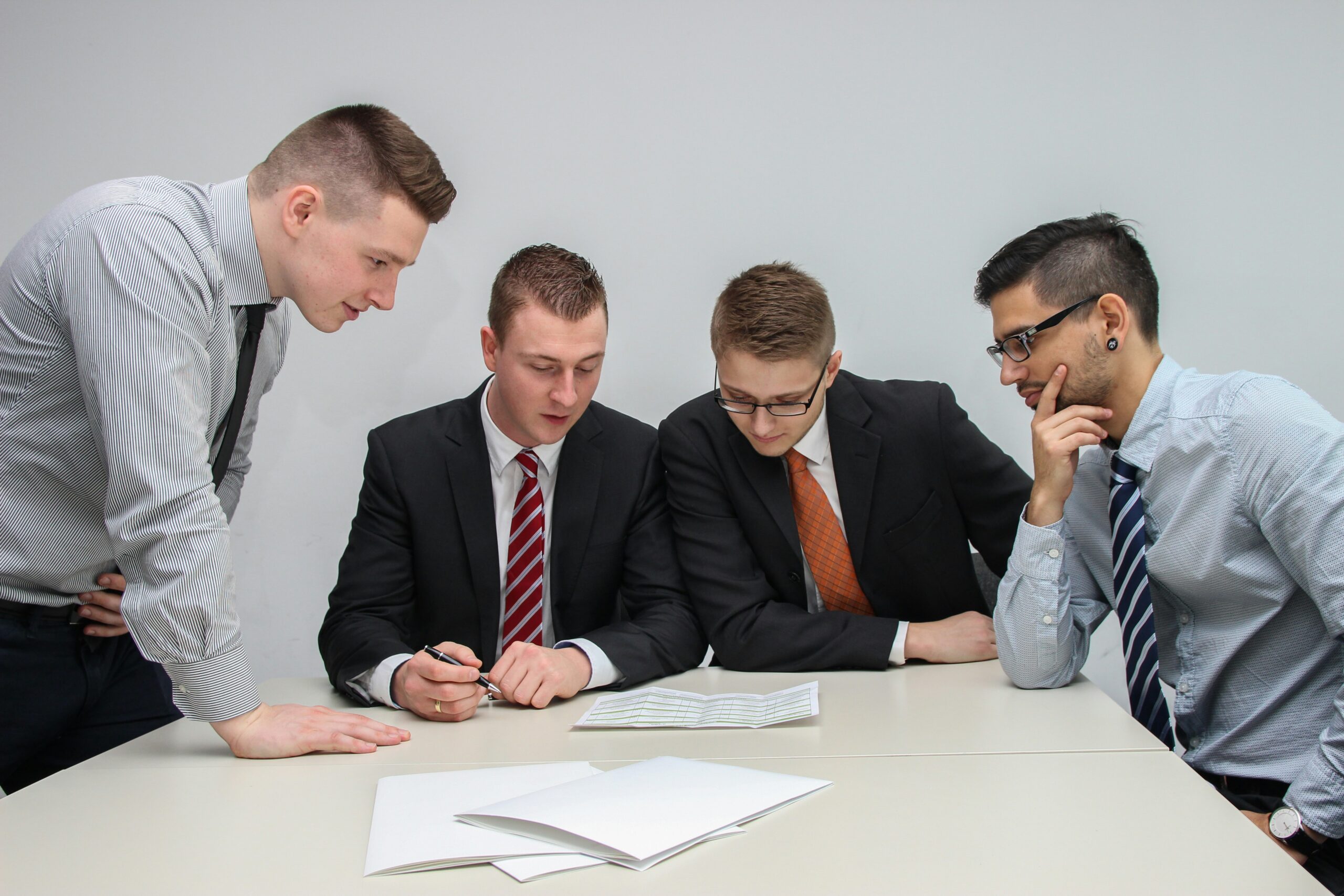 A team develops a solution together while leadership leaves the decision where the knowledge sits.