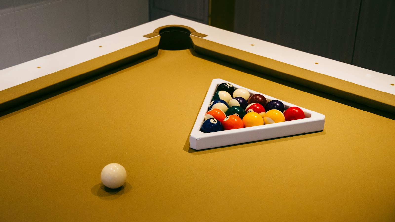 Billiard balls before the first shot / Billardkugeln vor dem ersten Stoß